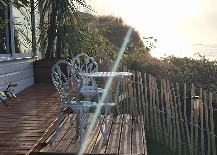 אכסניה La Bayeuzen - La *