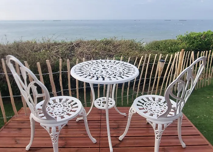 אכסניה La Bayeuzen - La